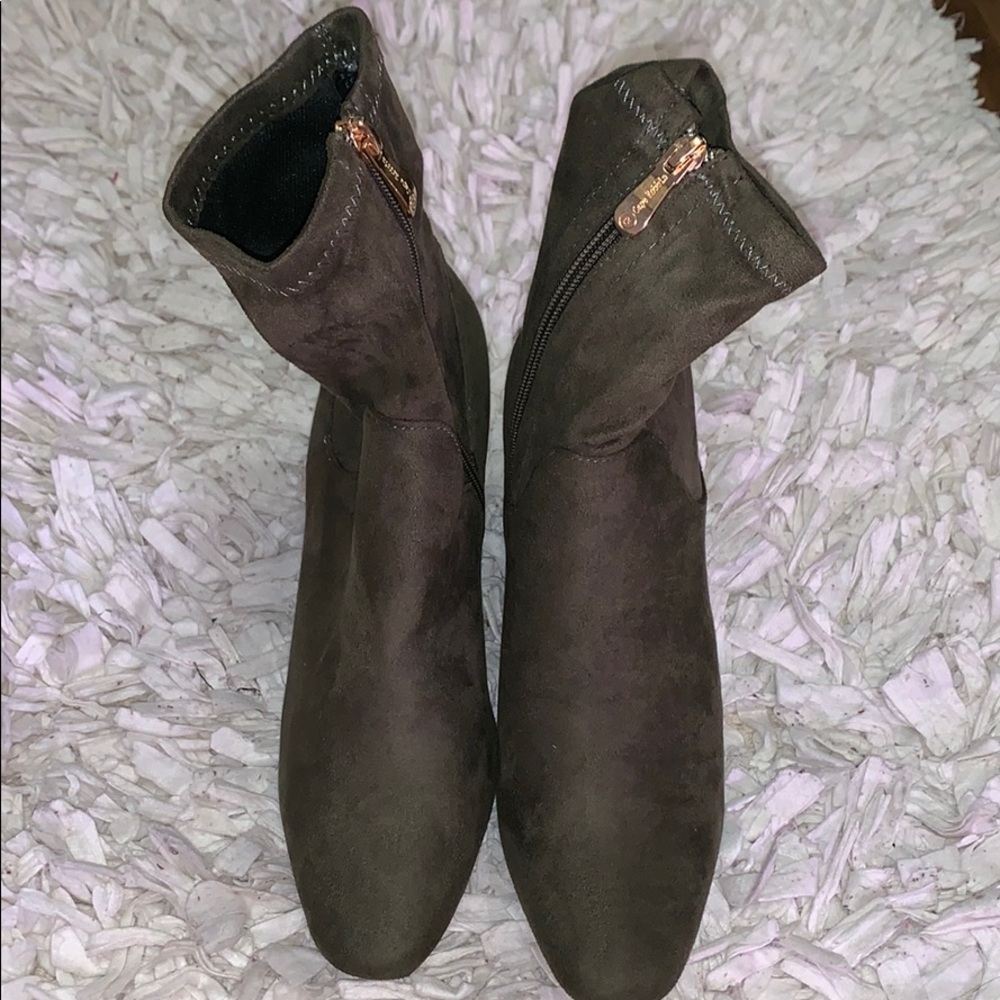 NIB. Women’s Fashion Nova Army Green Boots. Size 8